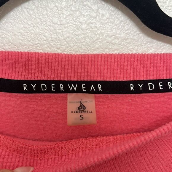 Small Ryderwear Hot Pink Women’s Cropped Jacket - Picture 3 of 3